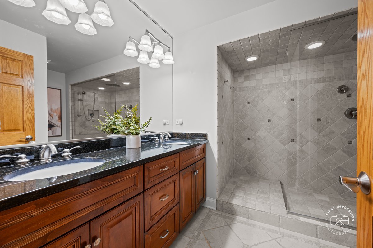 1127 Gilbert Avenue Unit: 1127