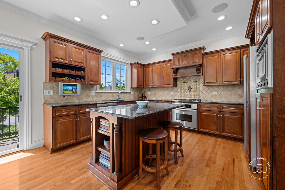 1127 Gilbert Avenue Unit: 1127