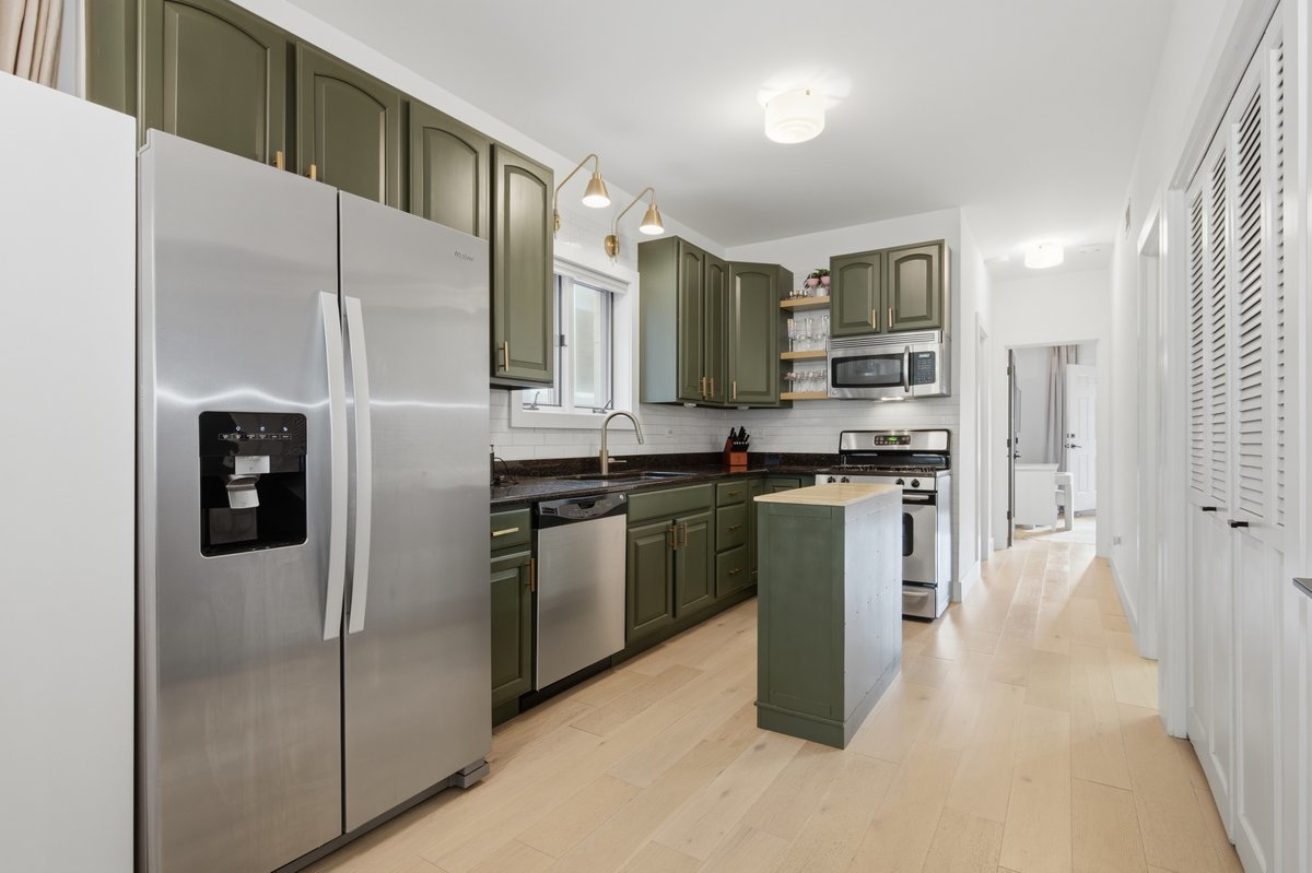 1333 N Bosworth Avenue Unit: 2