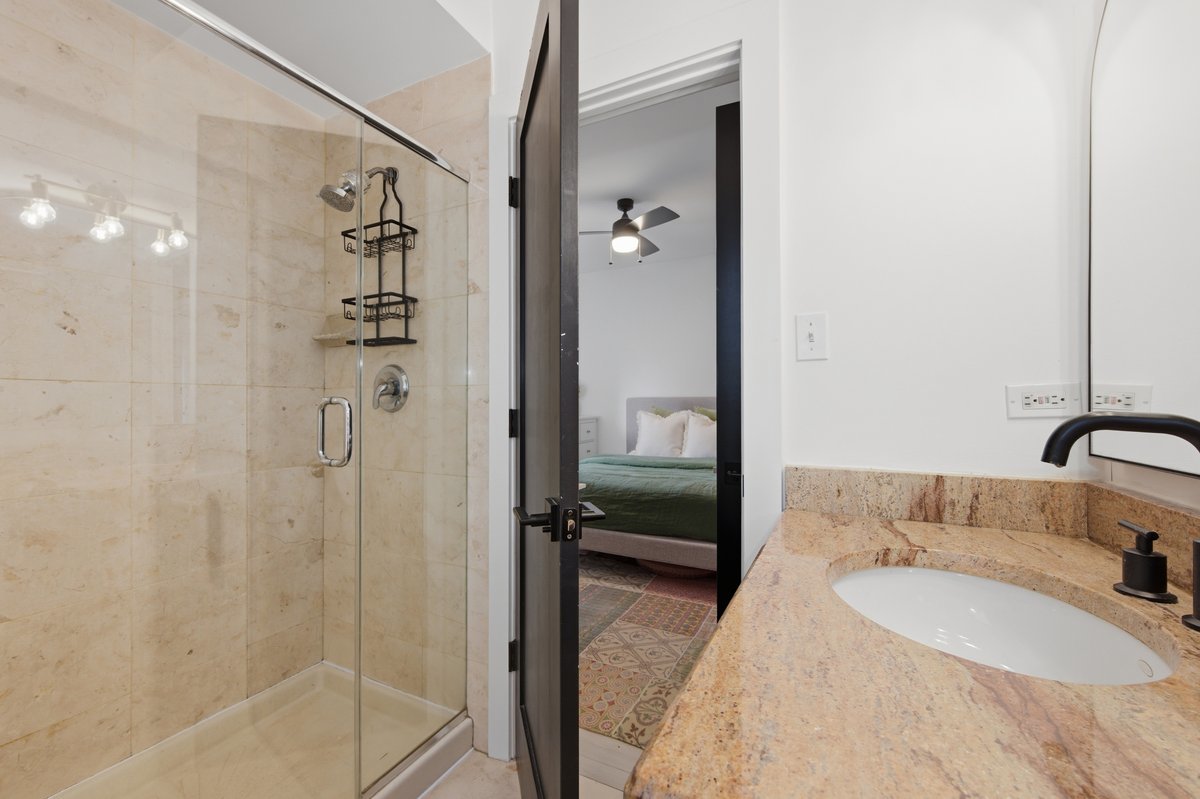 1333 N Bosworth Avenue Unit: 2