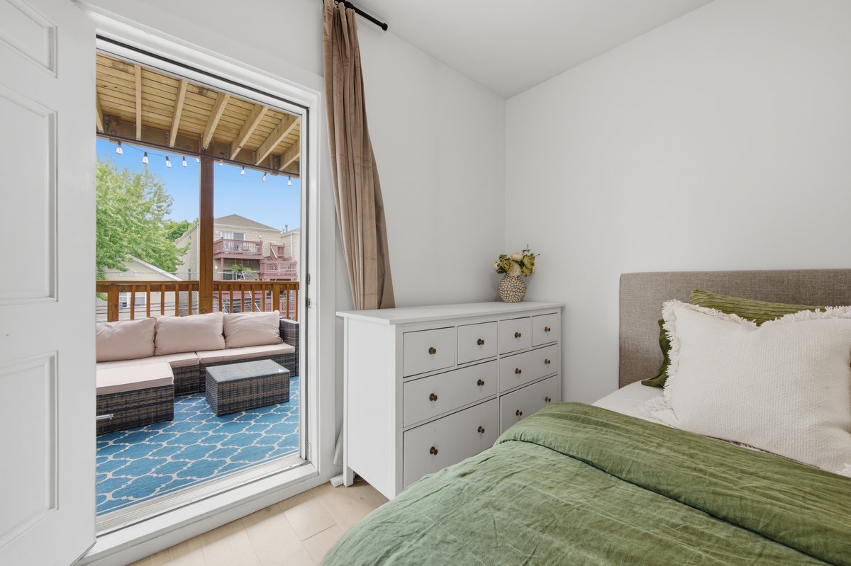 1333 N Bosworth Avenue Unit: 2