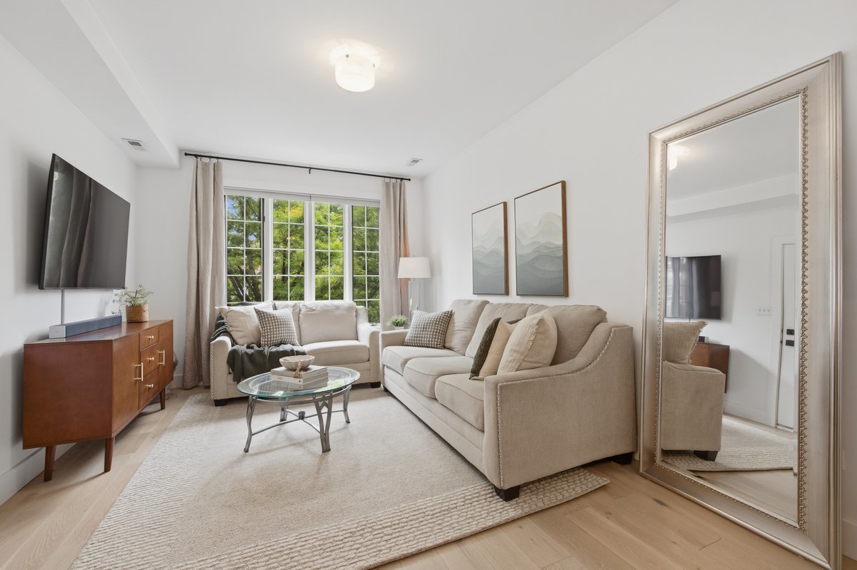 1333 N Bosworth Avenue Unit: 2