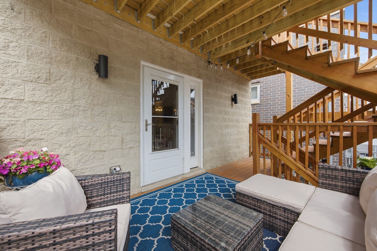 1333 N Bosworth Avenue Unit: 2