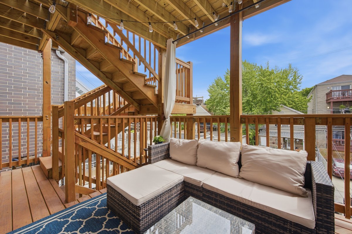 1333 N Bosworth Avenue Unit: 2