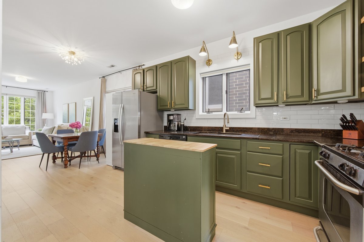 1333 N Bosworth Avenue Unit: 2