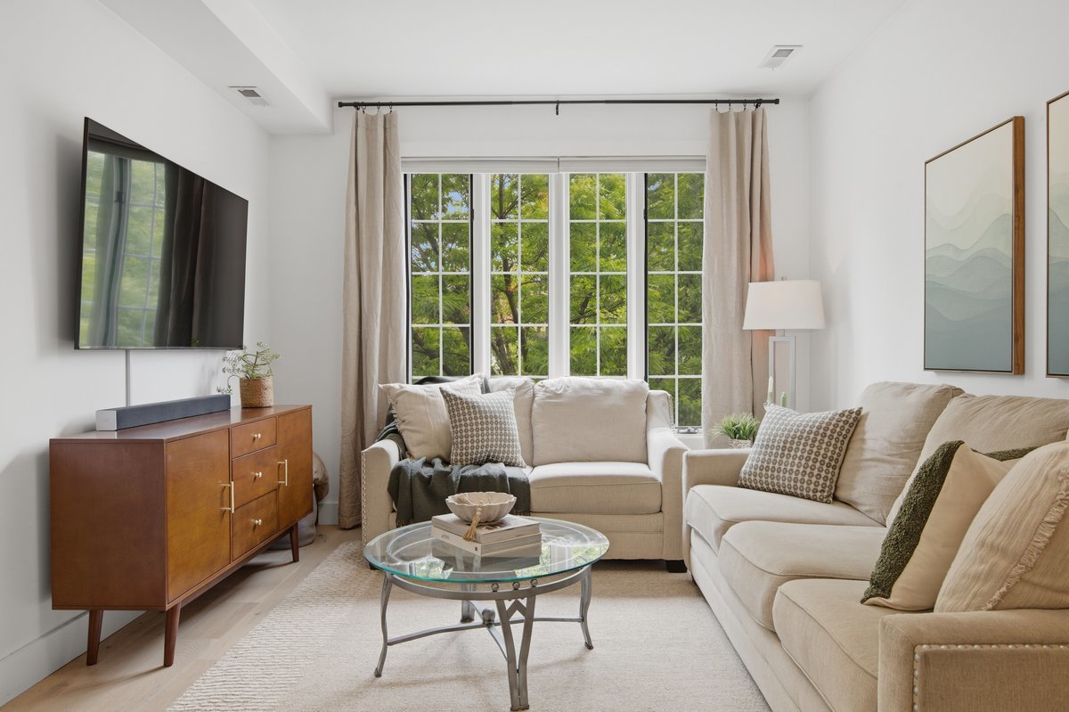 1333 N Bosworth Avenue Unit: 2