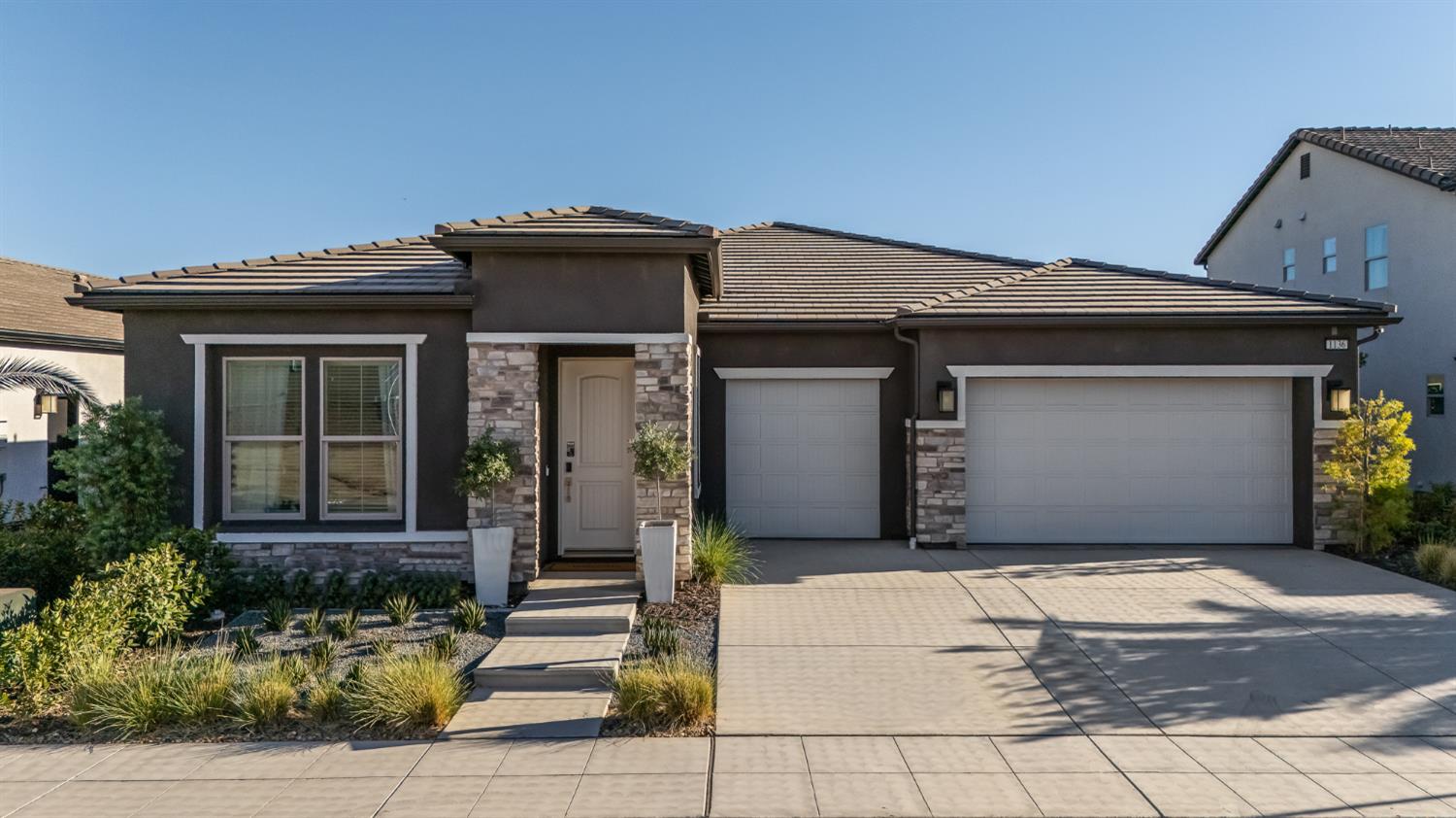 1136 Sophie Drive West