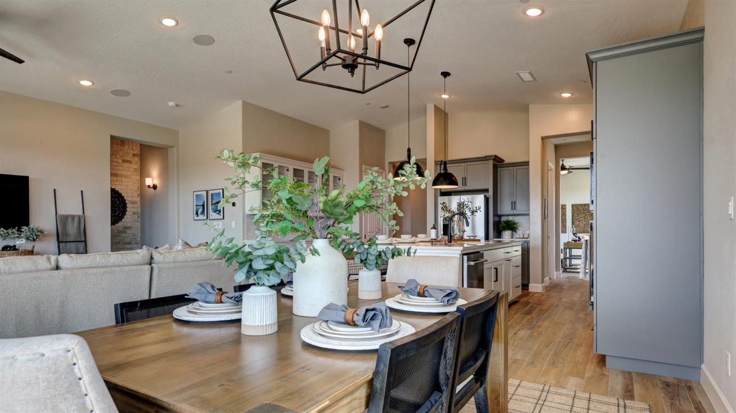1124 Sophie Drive W
