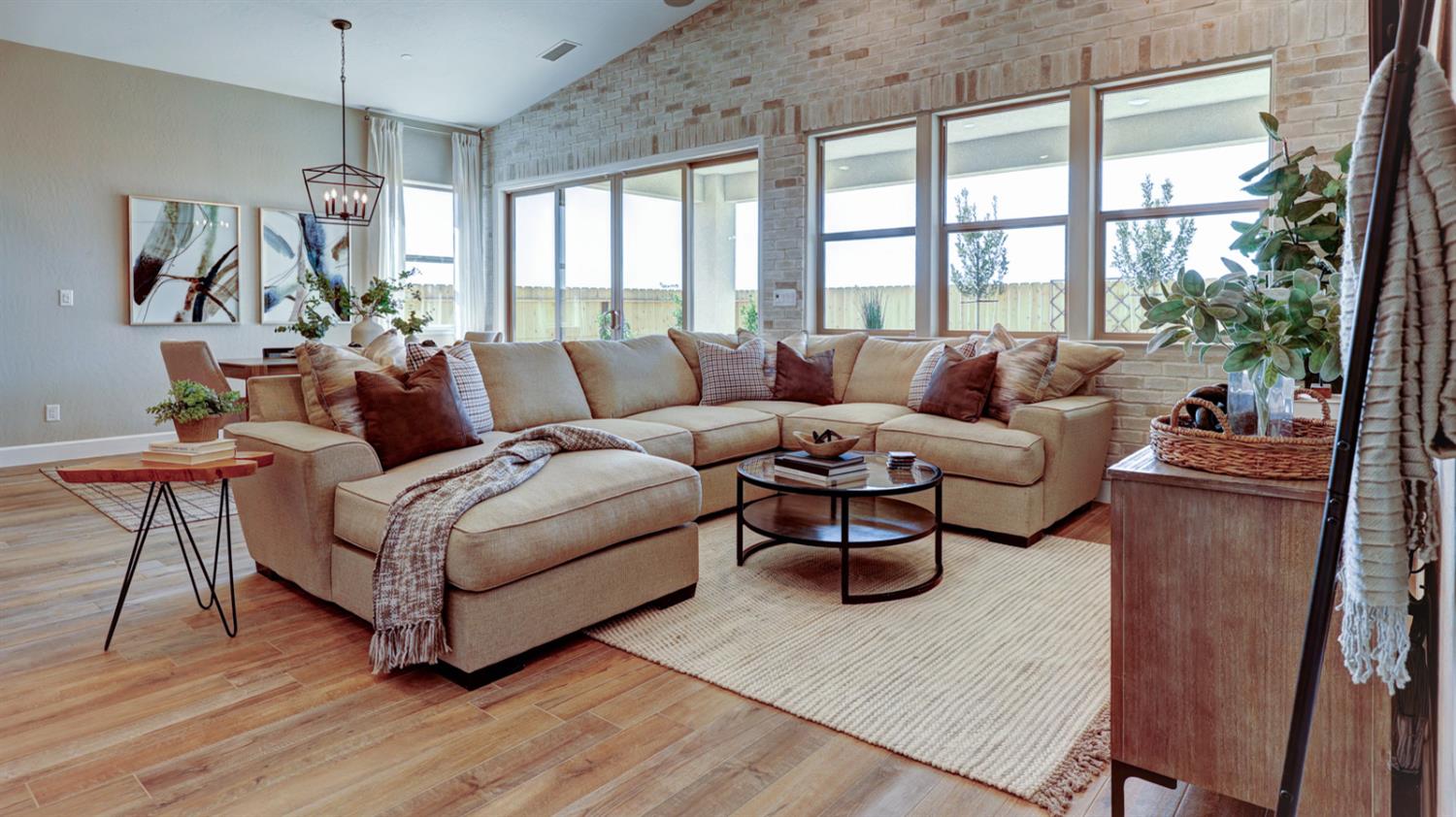 1124 Sophie Drive W