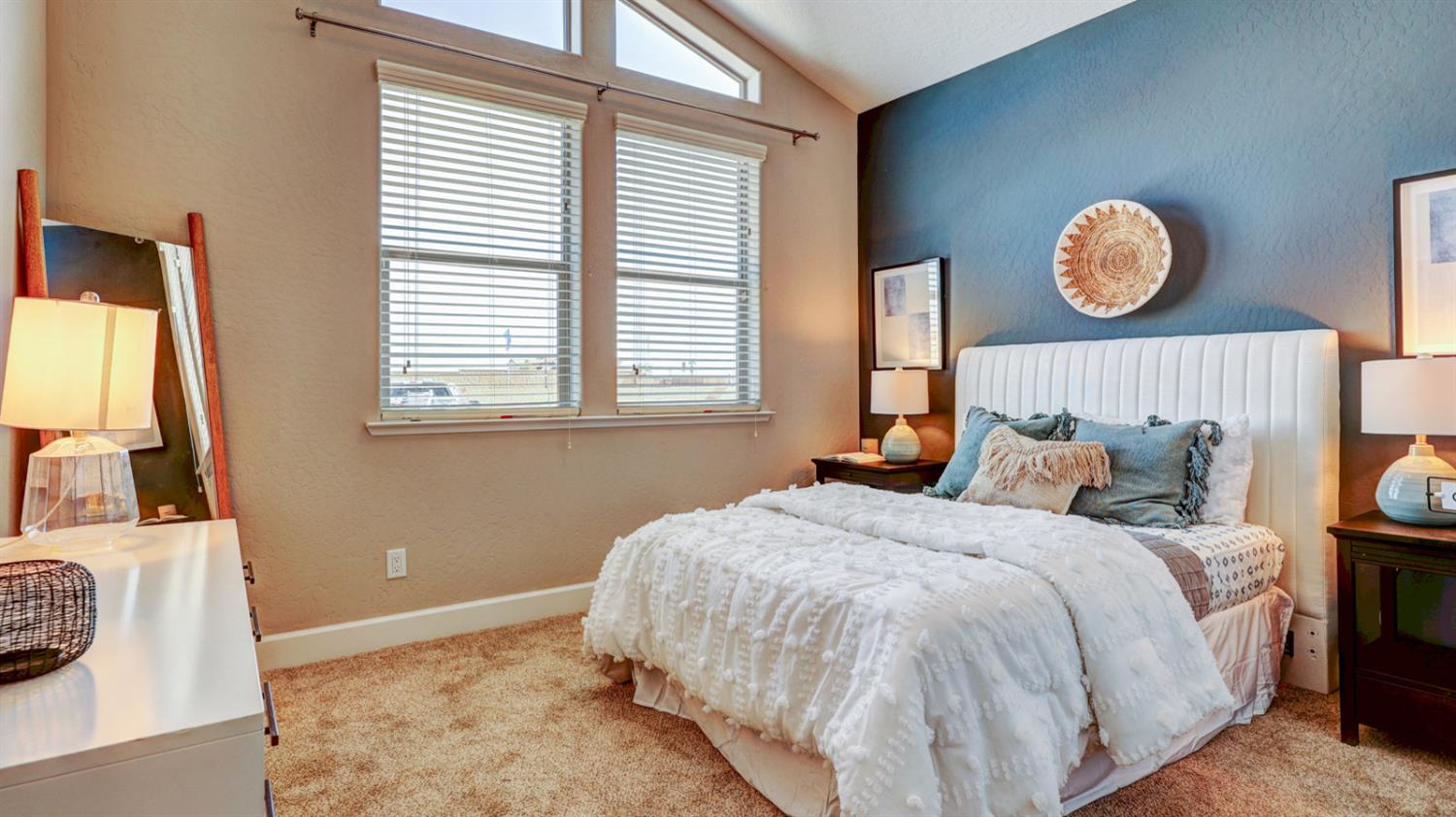 1124 Sophie Drive W