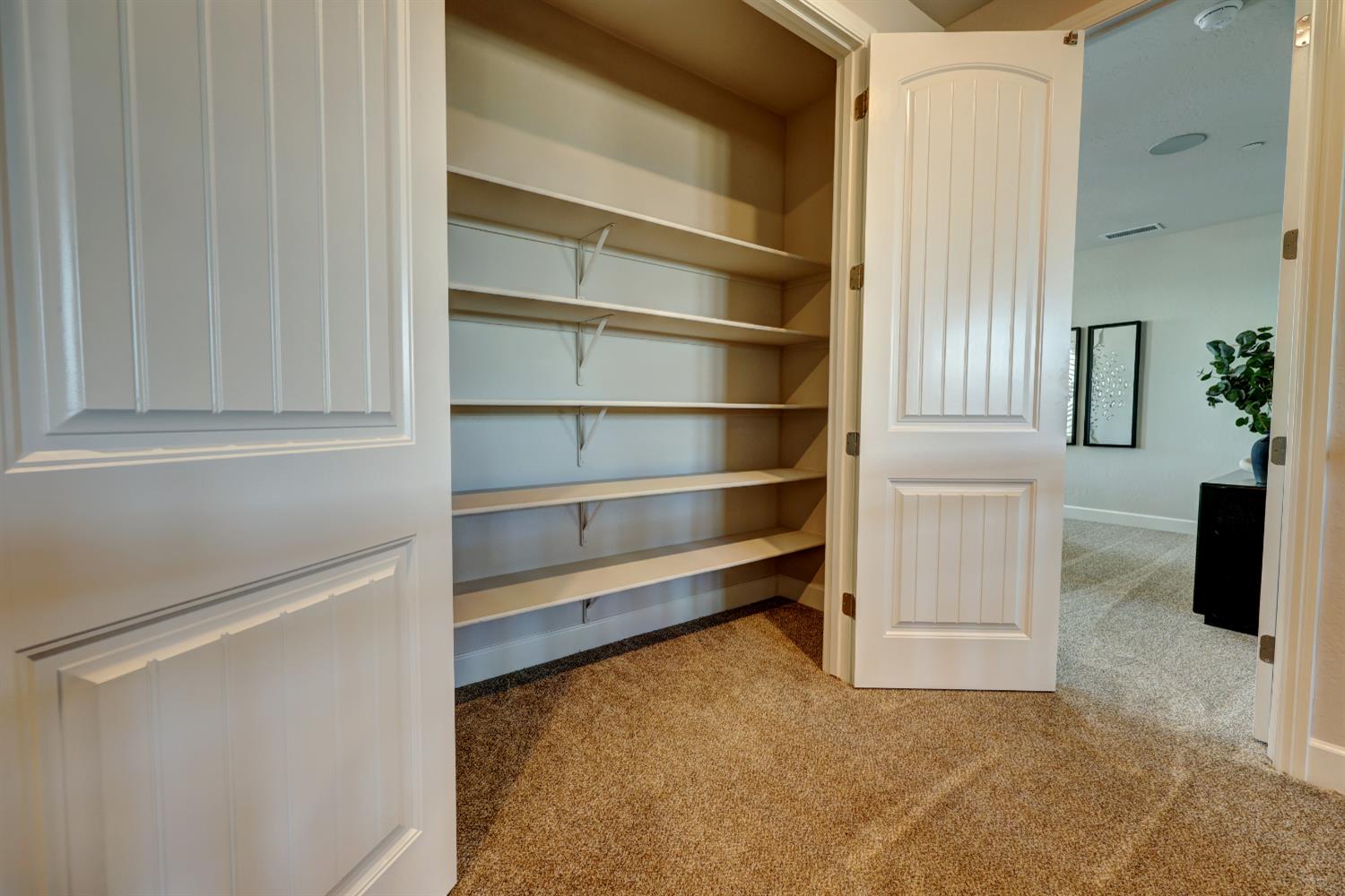 1148 Sophie Drive W