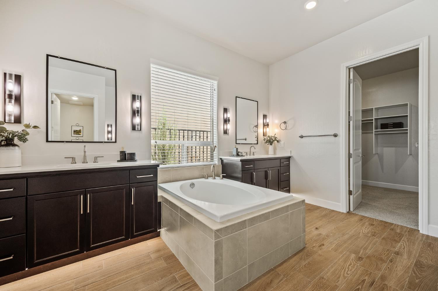 11214 N Via Ravenna Drive