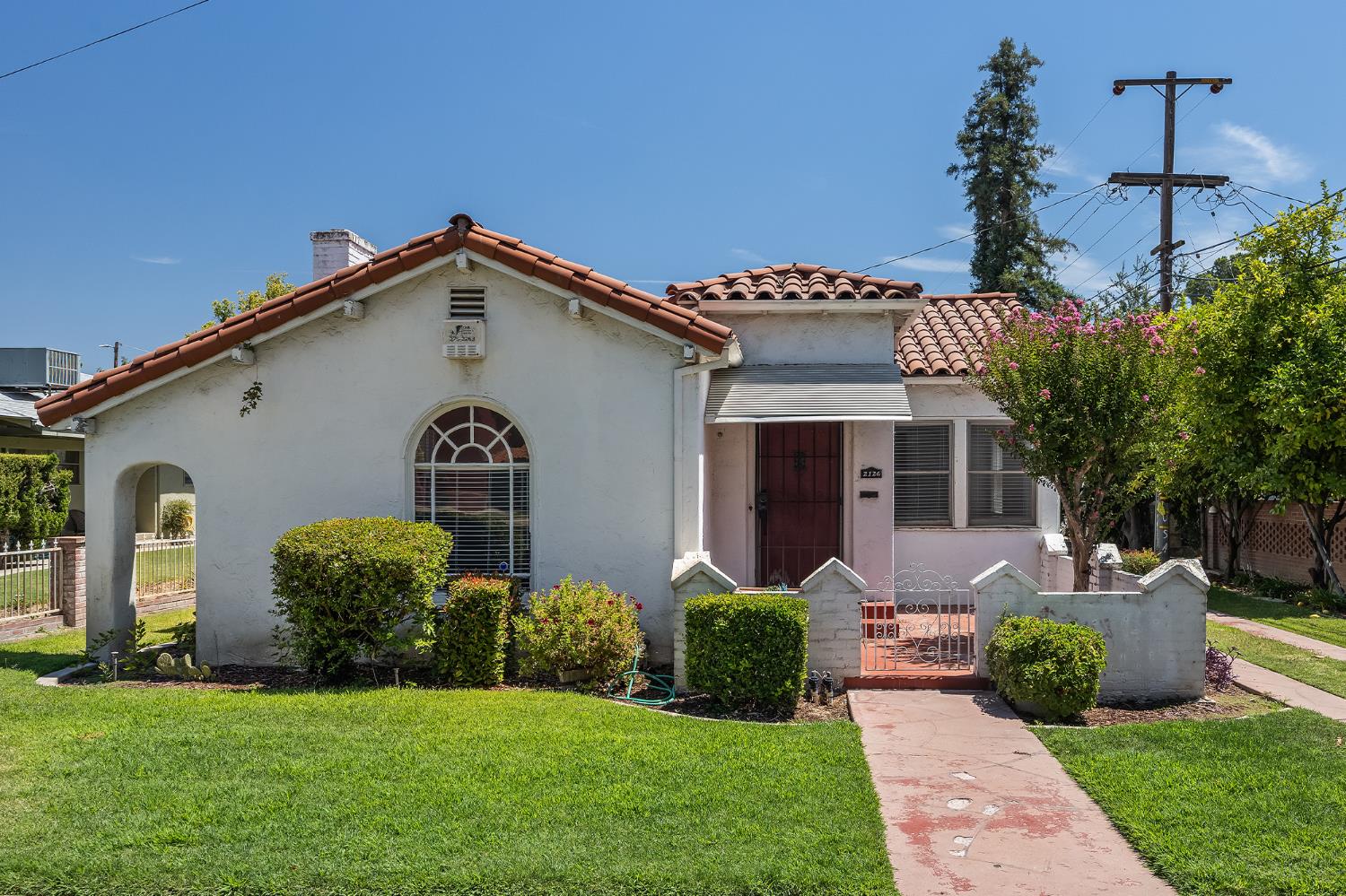 2126 N Van Ness Boulevard