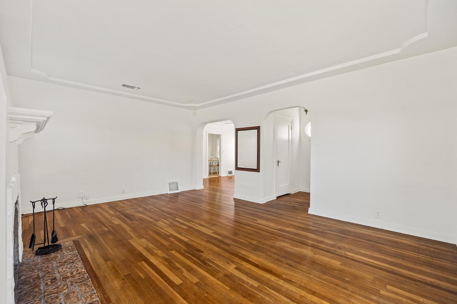 2126 N Van Ness Boulevard