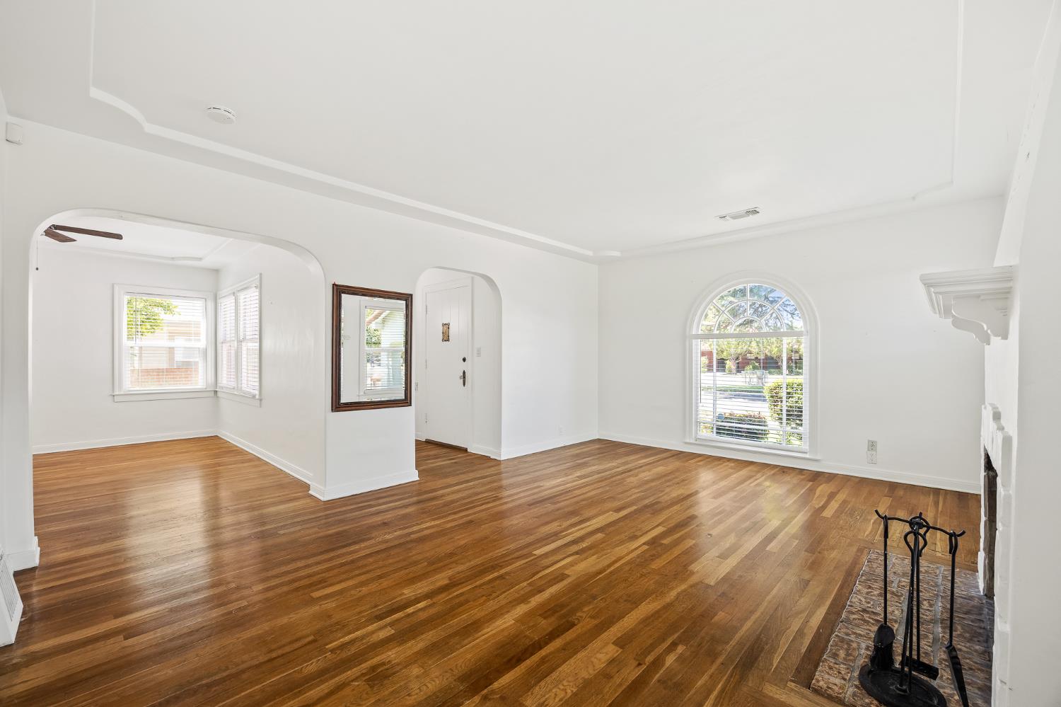 2126 N Van Ness Boulevard