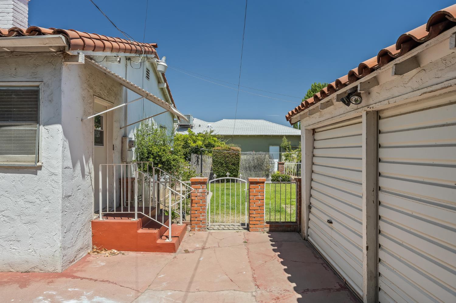 2126 N Van Ness Boulevard