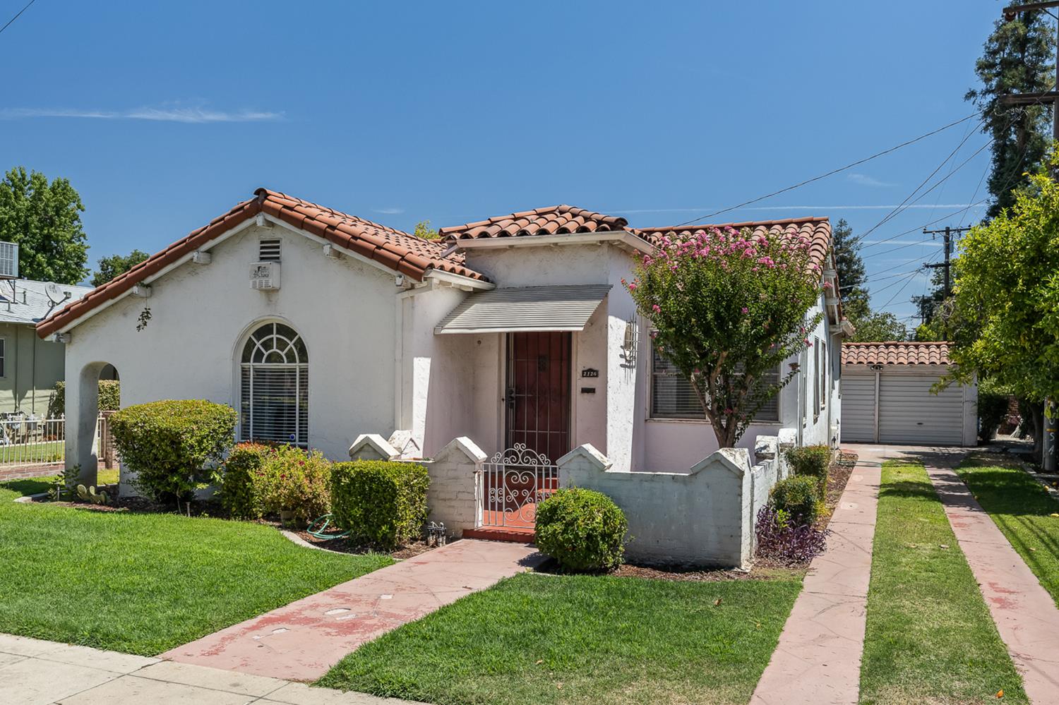 2126 N Van Ness Boulevard