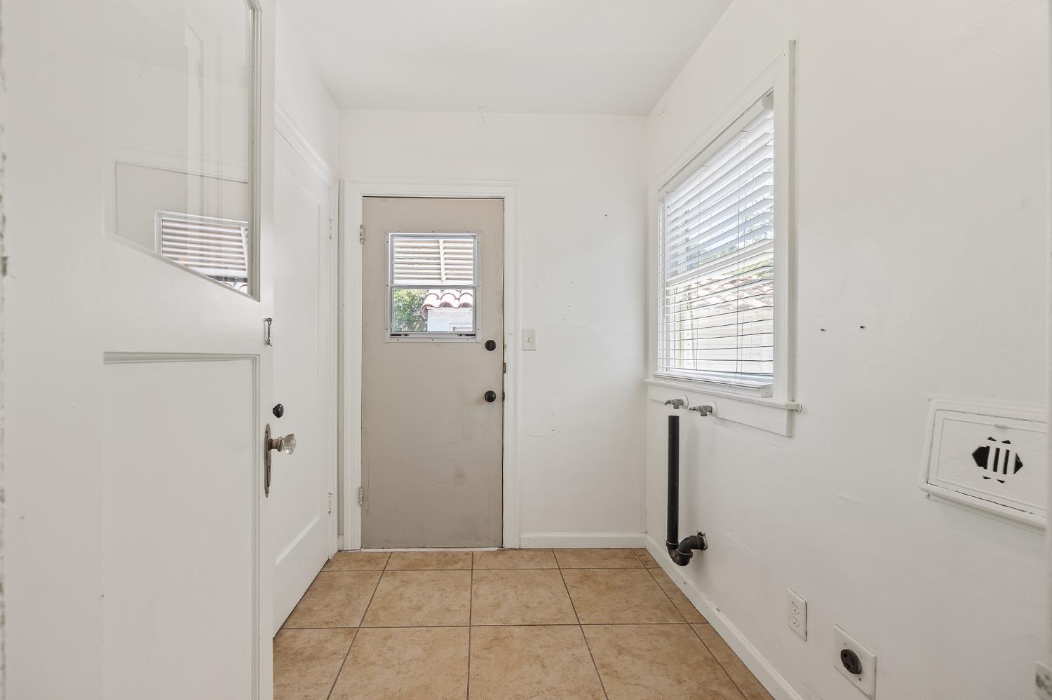 2126 N Van Ness Boulevard