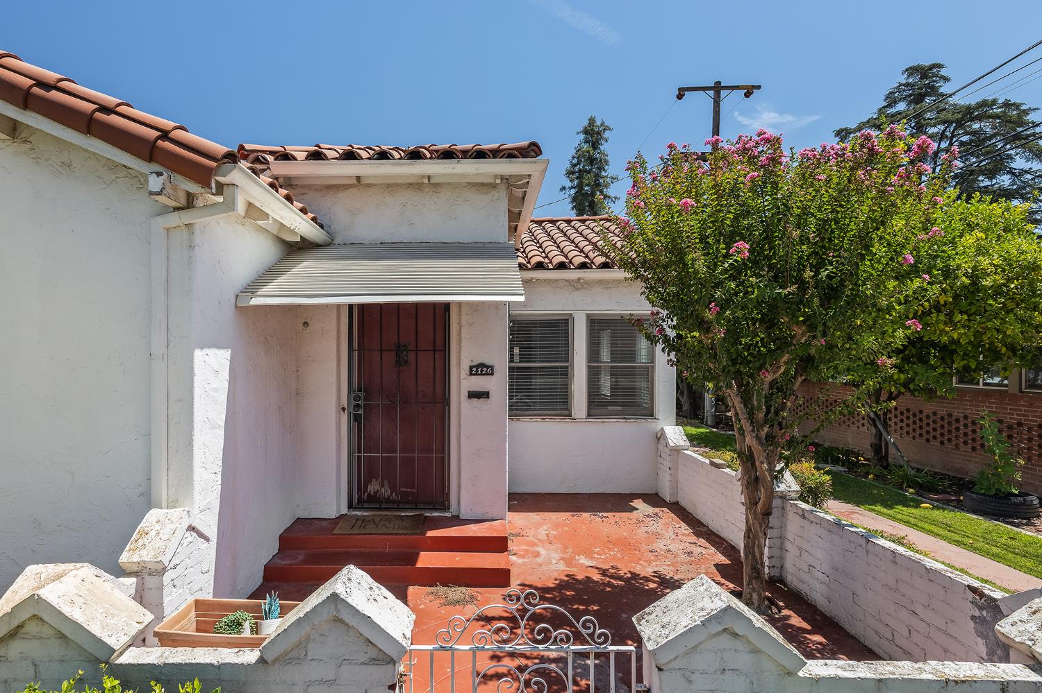 2126 N Van Ness Boulevard