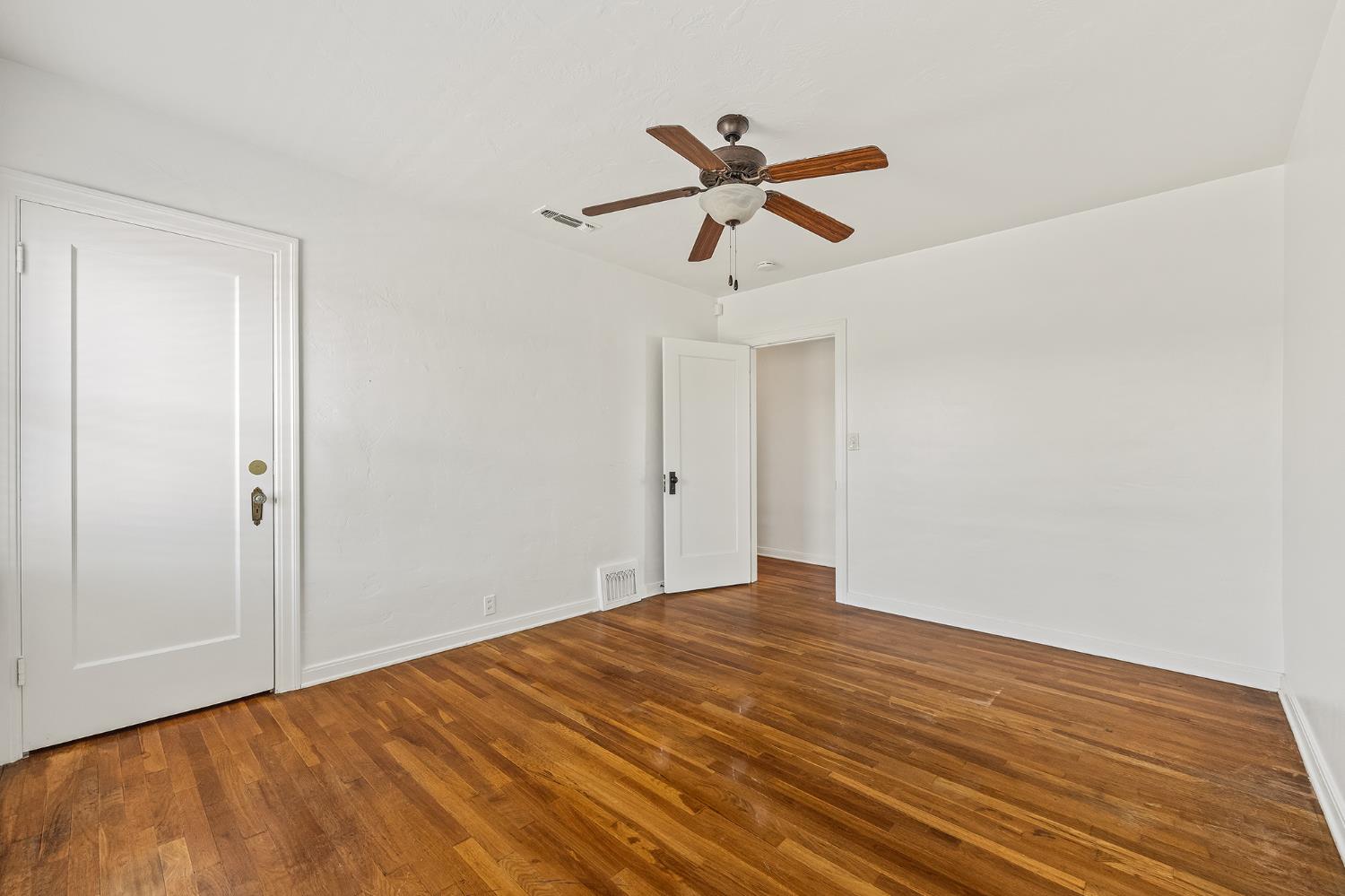 2126 N Van Ness Boulevard