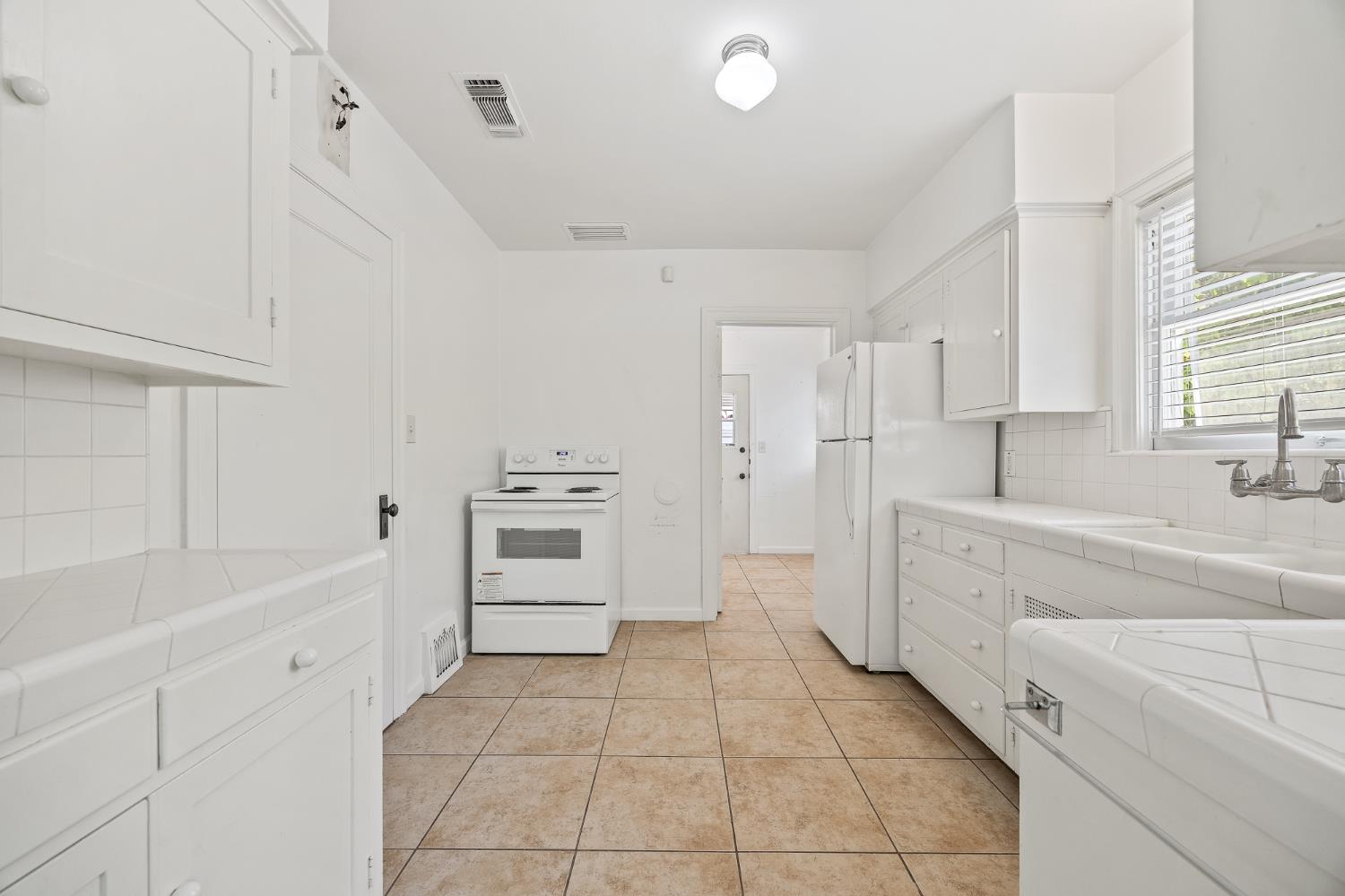 2126 N Van Ness Boulevard