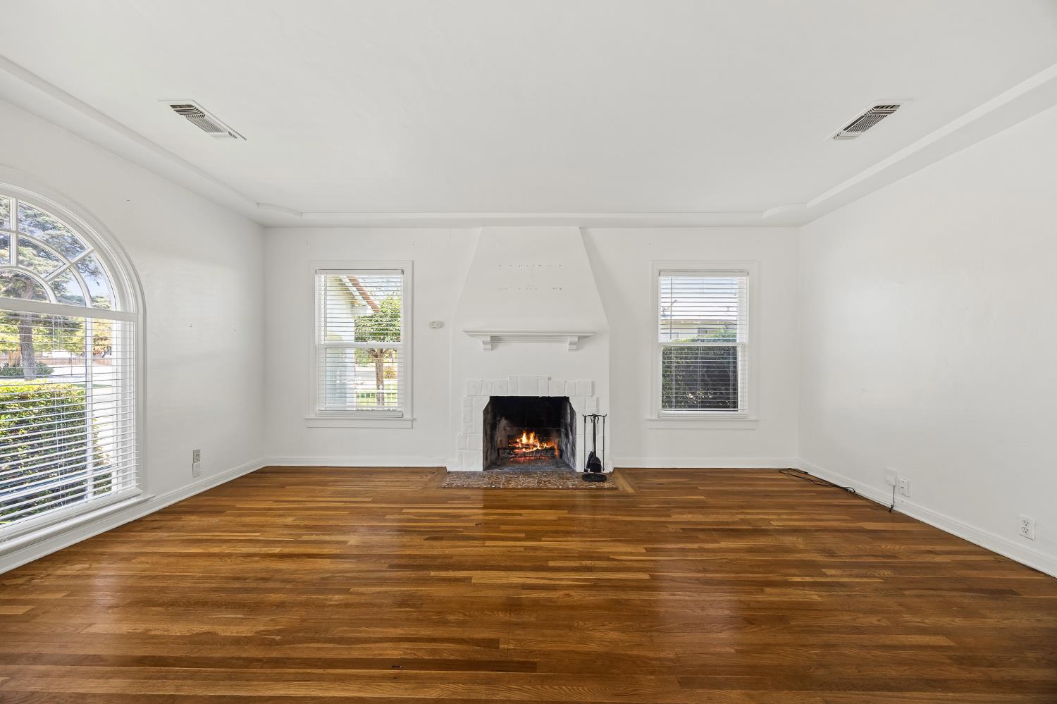 2126 N Van Ness Boulevard