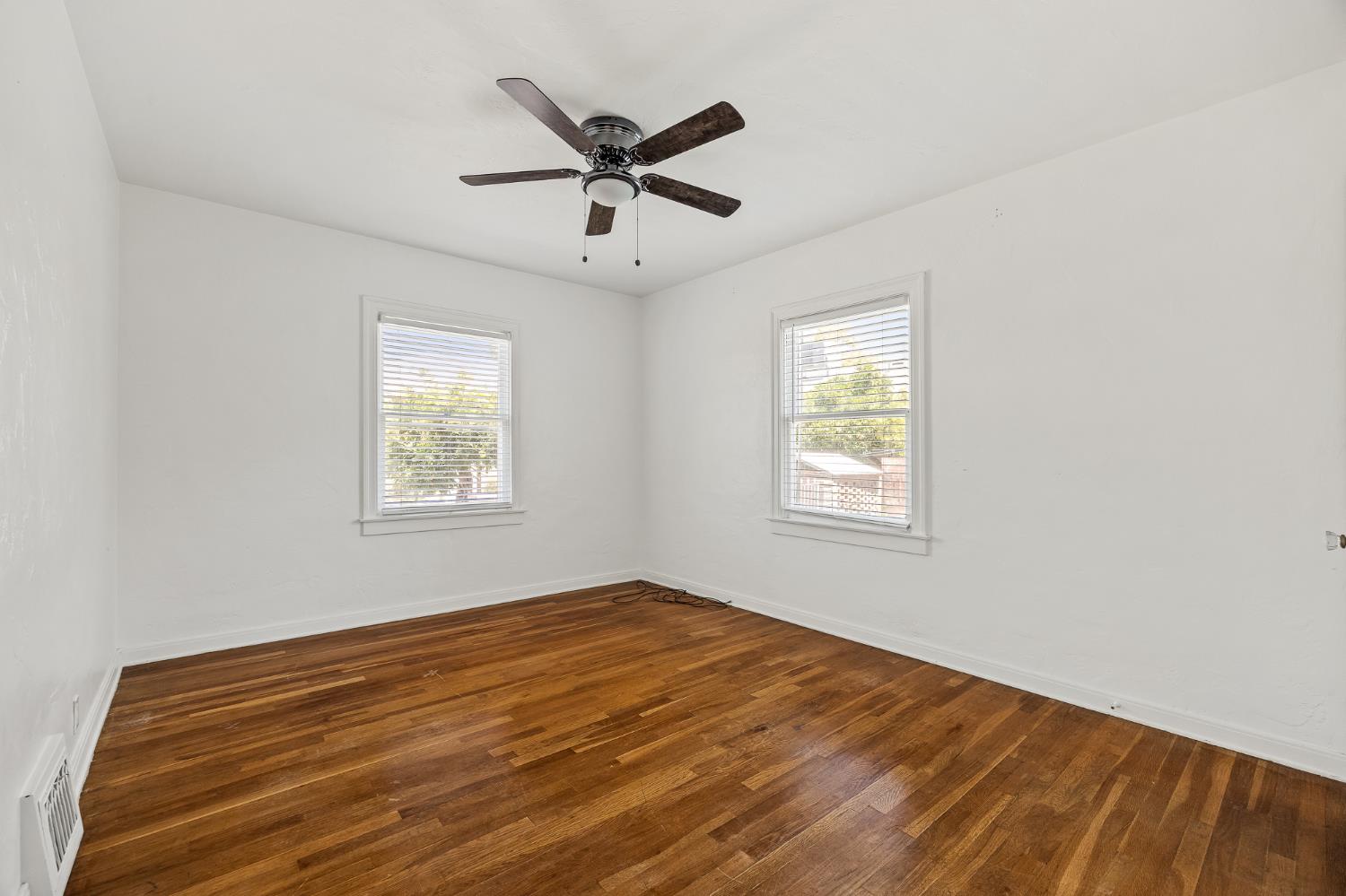 2126 N Van Ness Boulevard
