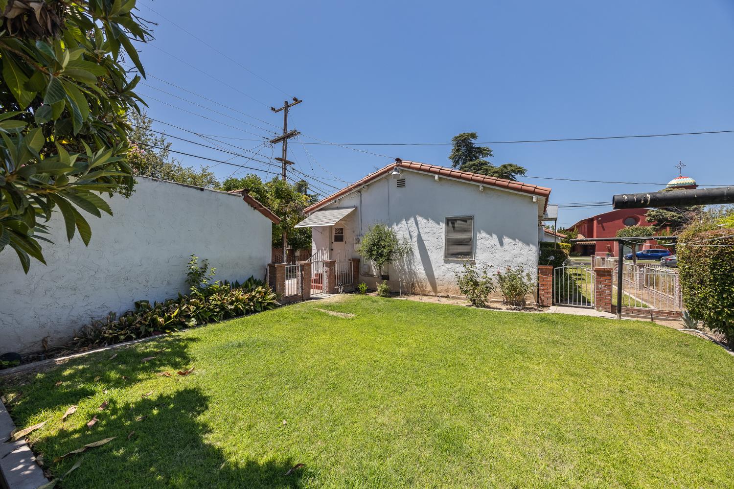 2126 N Van Ness Boulevard