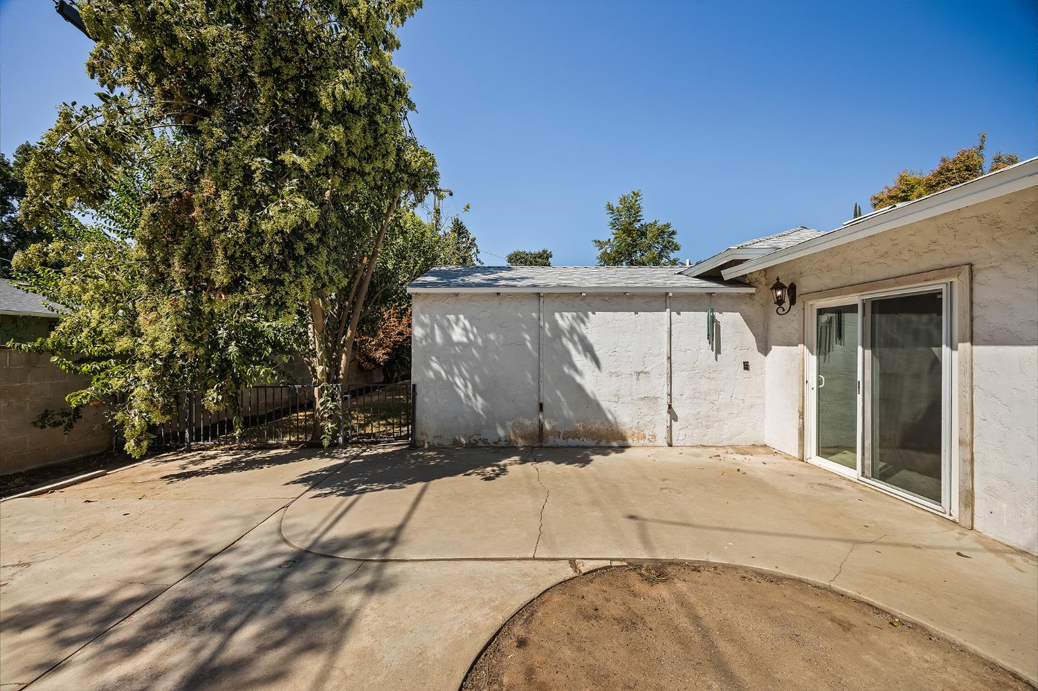 830 E Beverly Way