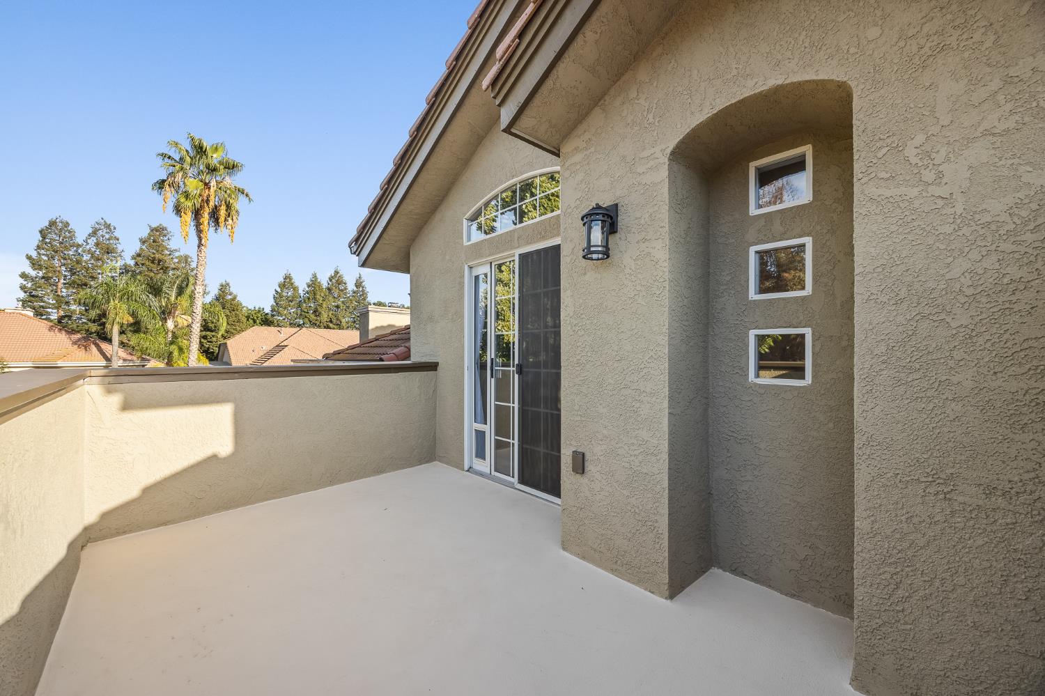 2586 Roberts Avenue