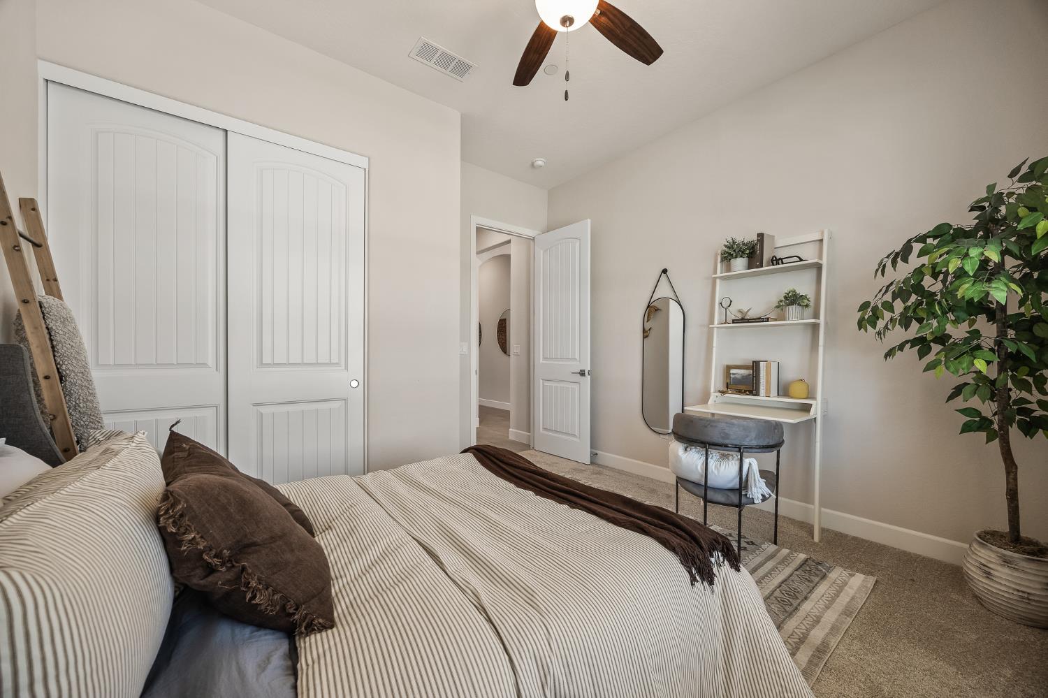 2549 N Black Oak Drive