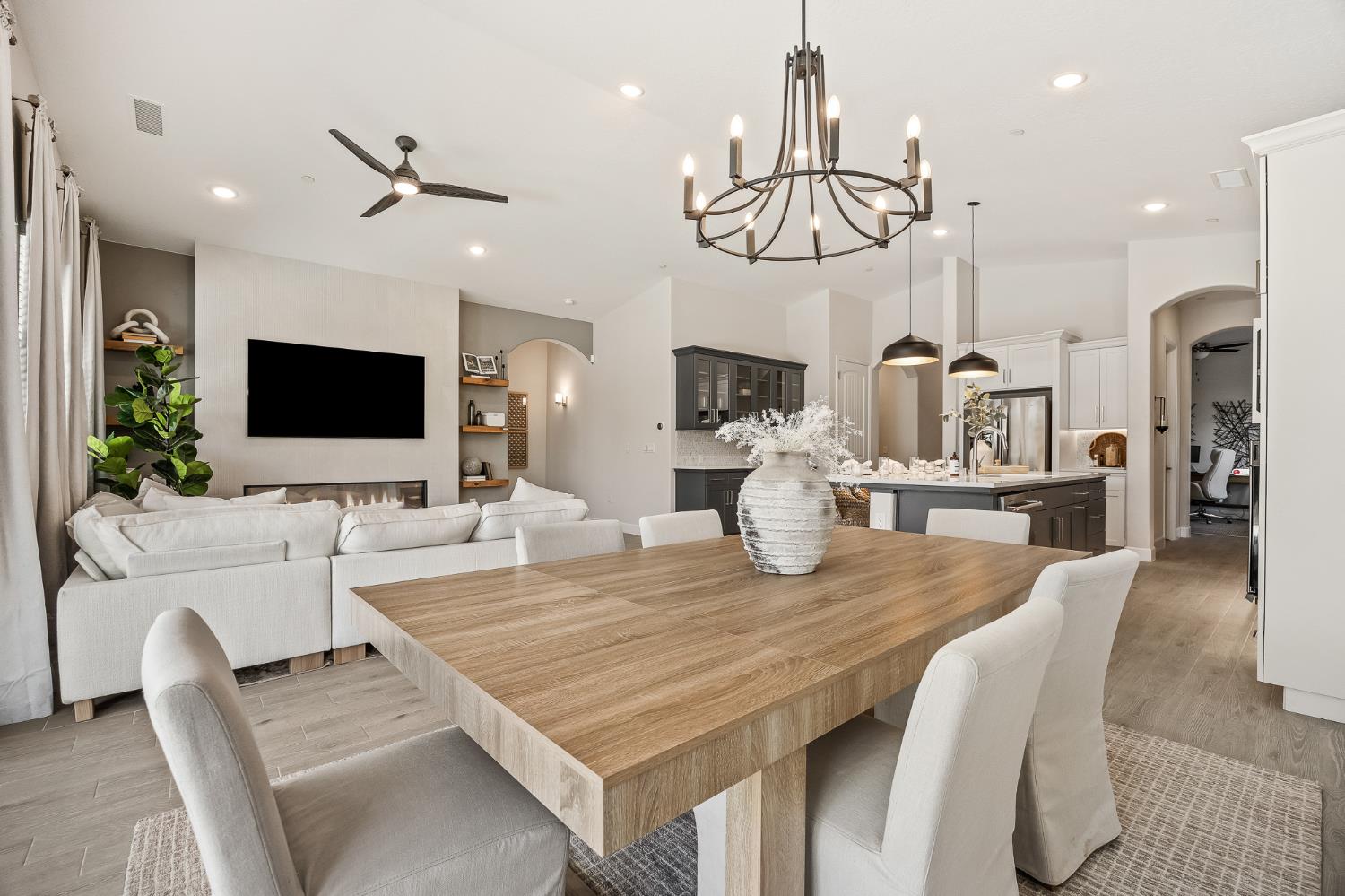 2549 N Black Oak Drive