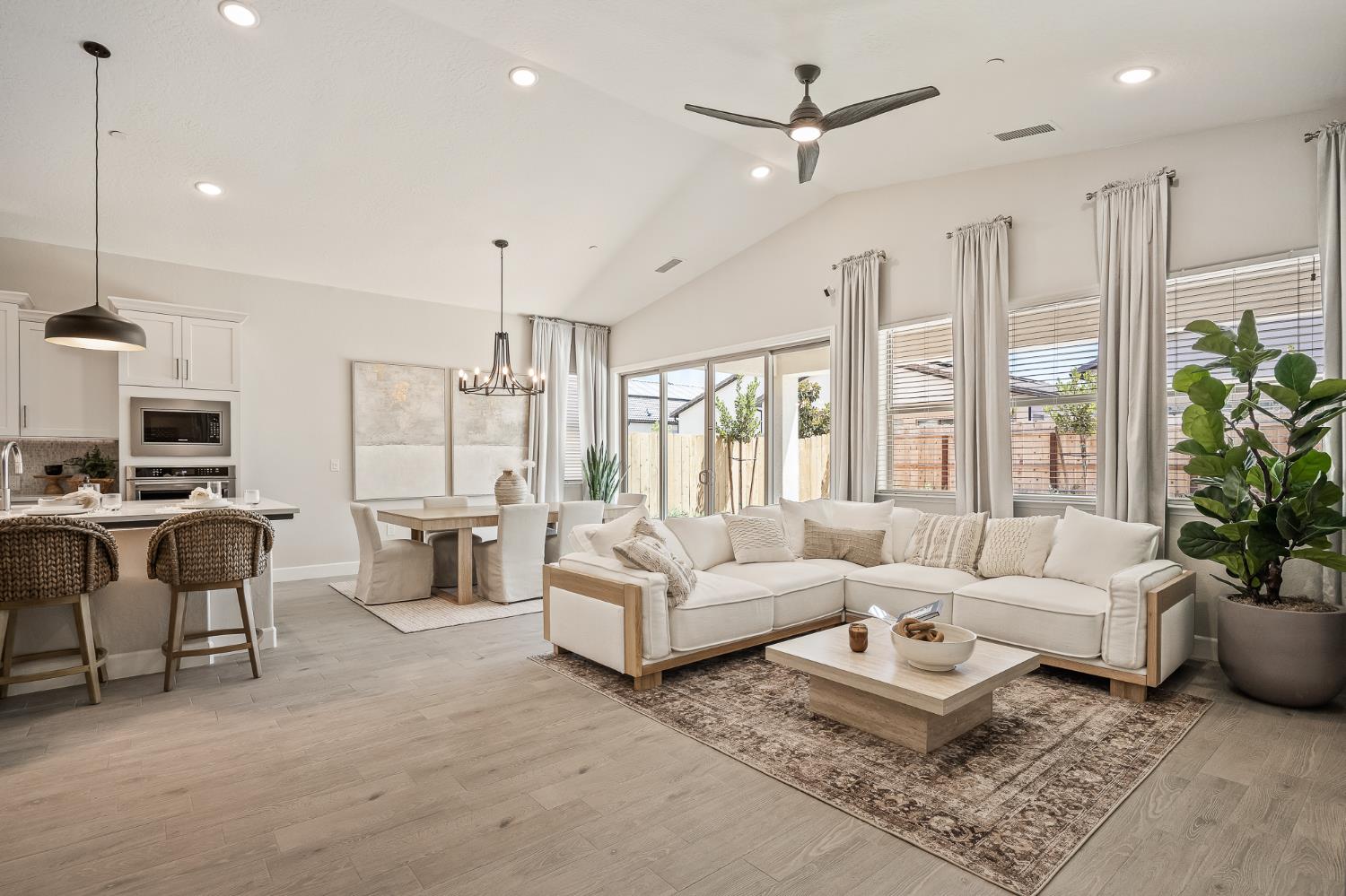 2549 N Black Oak Drive