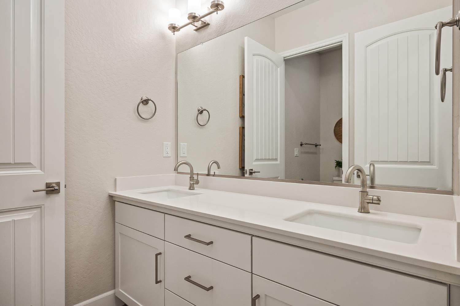 2549 N Black Oak Drive