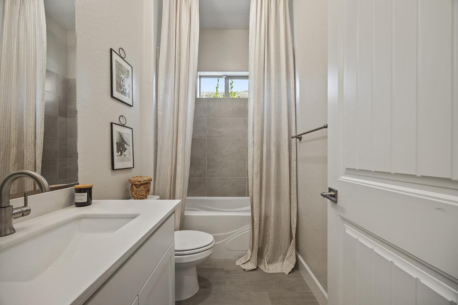 2549 N Black Oak Drive