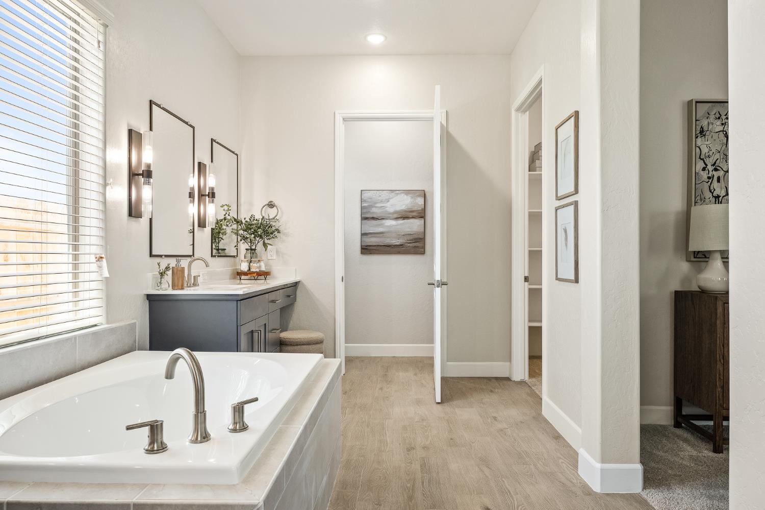 2549 N Black Oak Drive