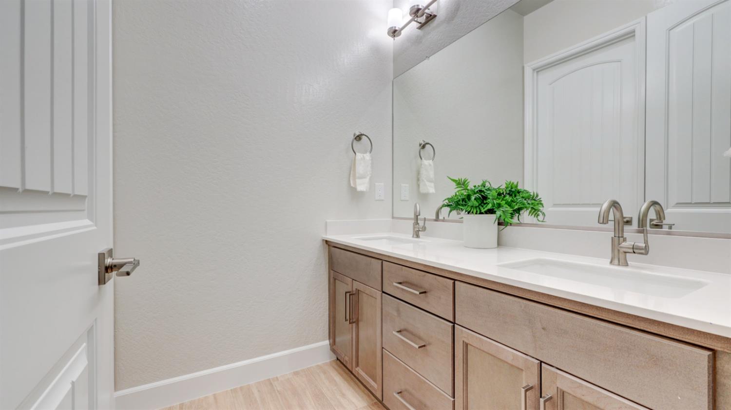 1699 N Blackwood Avenue