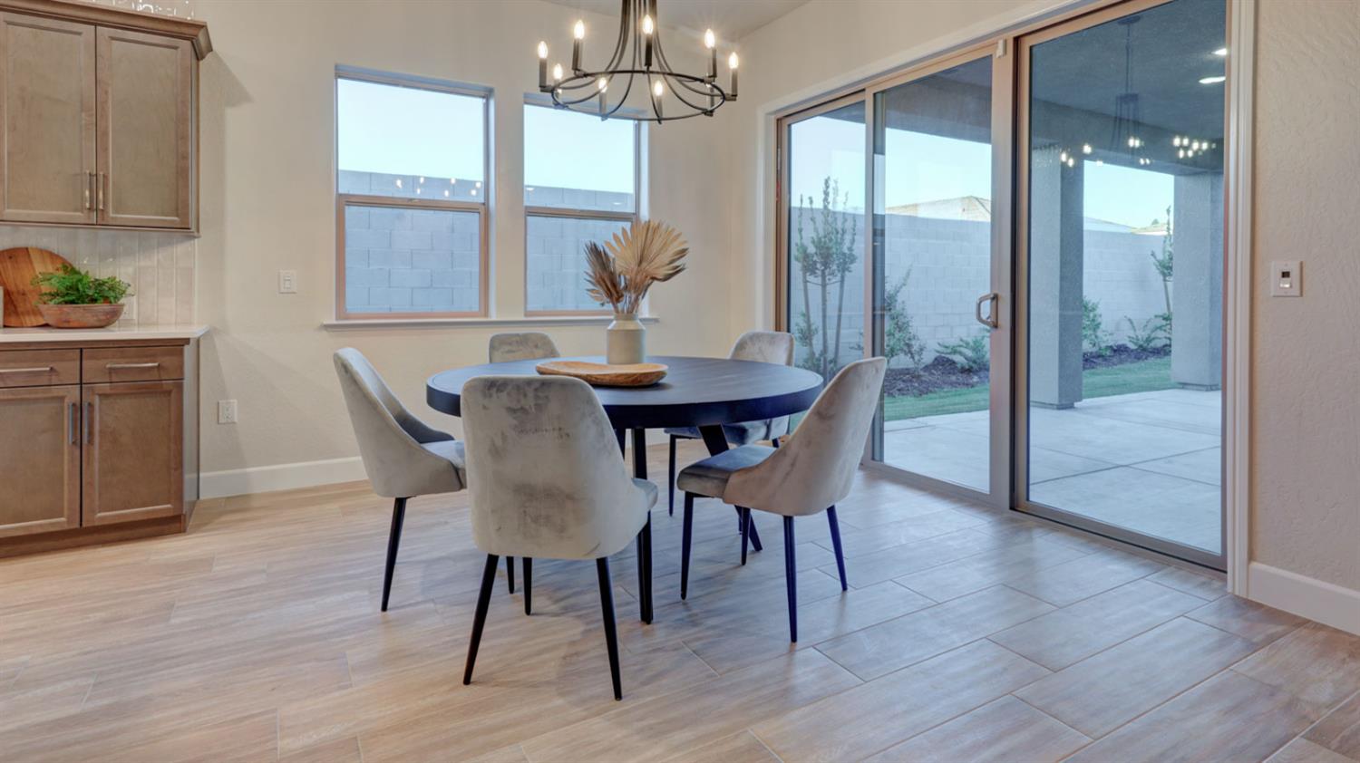 1699 N Blackwood Avenue