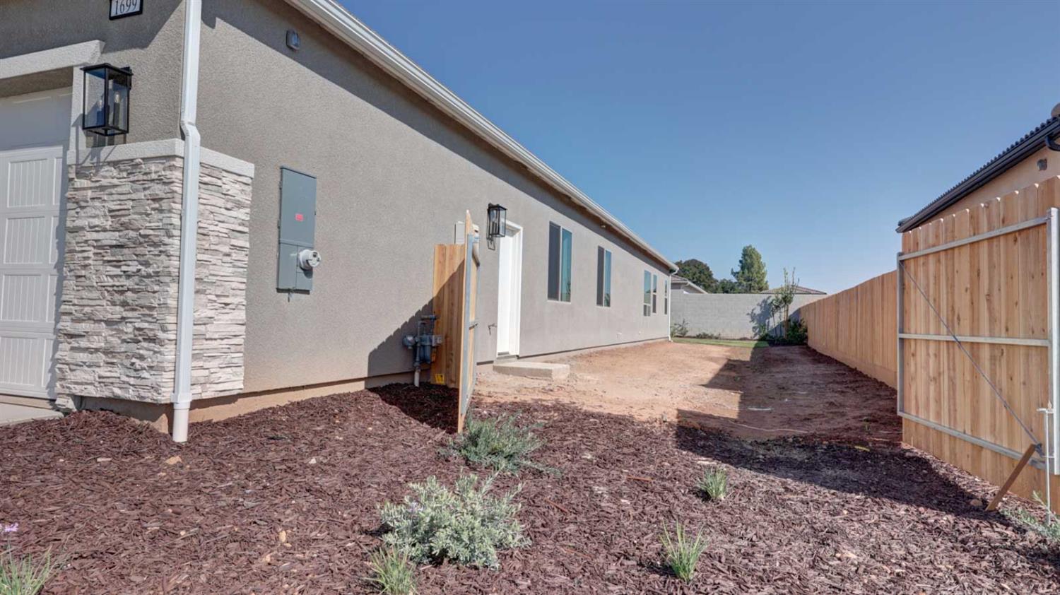 1699 N Blackwood Avenue