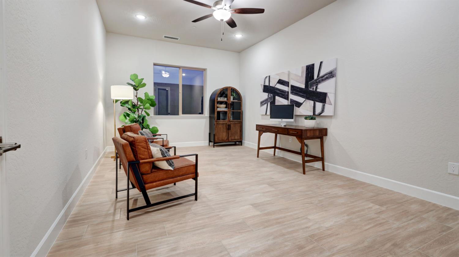 1699 N Blackwood Avenue