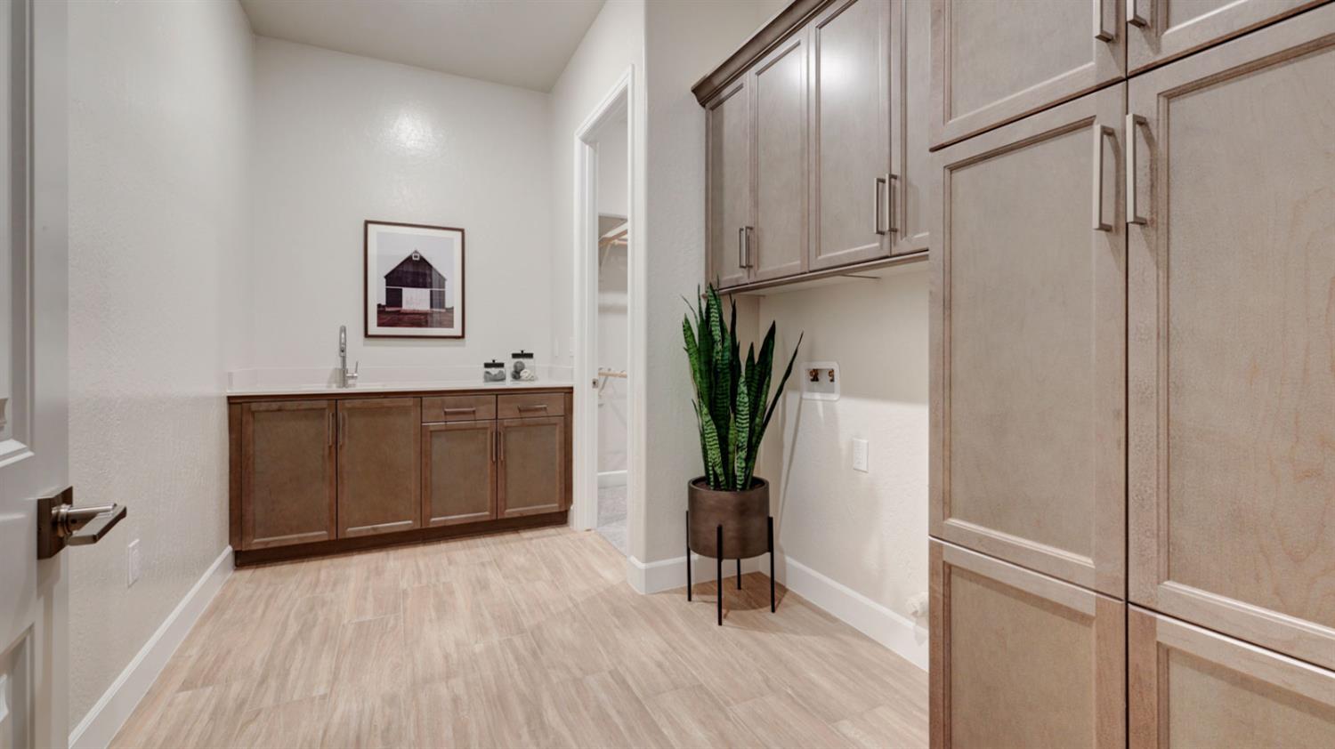 1699 N Blackwood Avenue