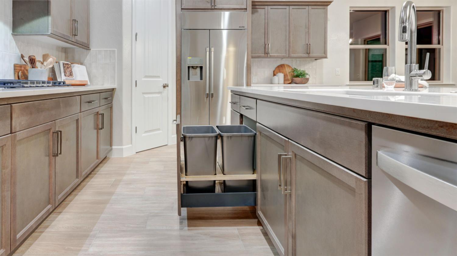 1699 N Blackwood Avenue