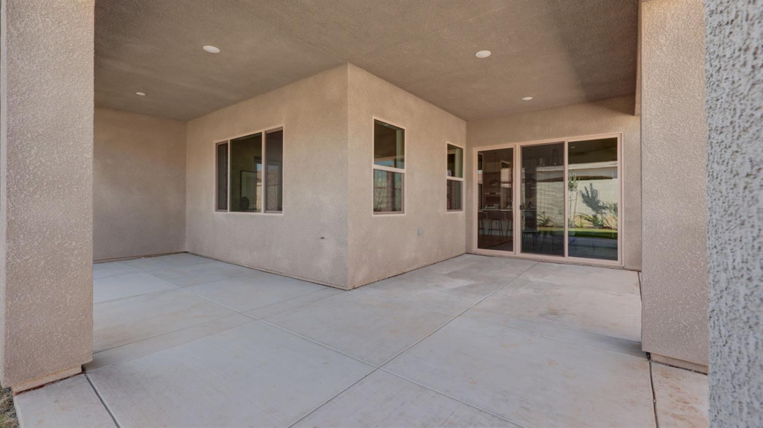 1699 N Blackwood Avenue