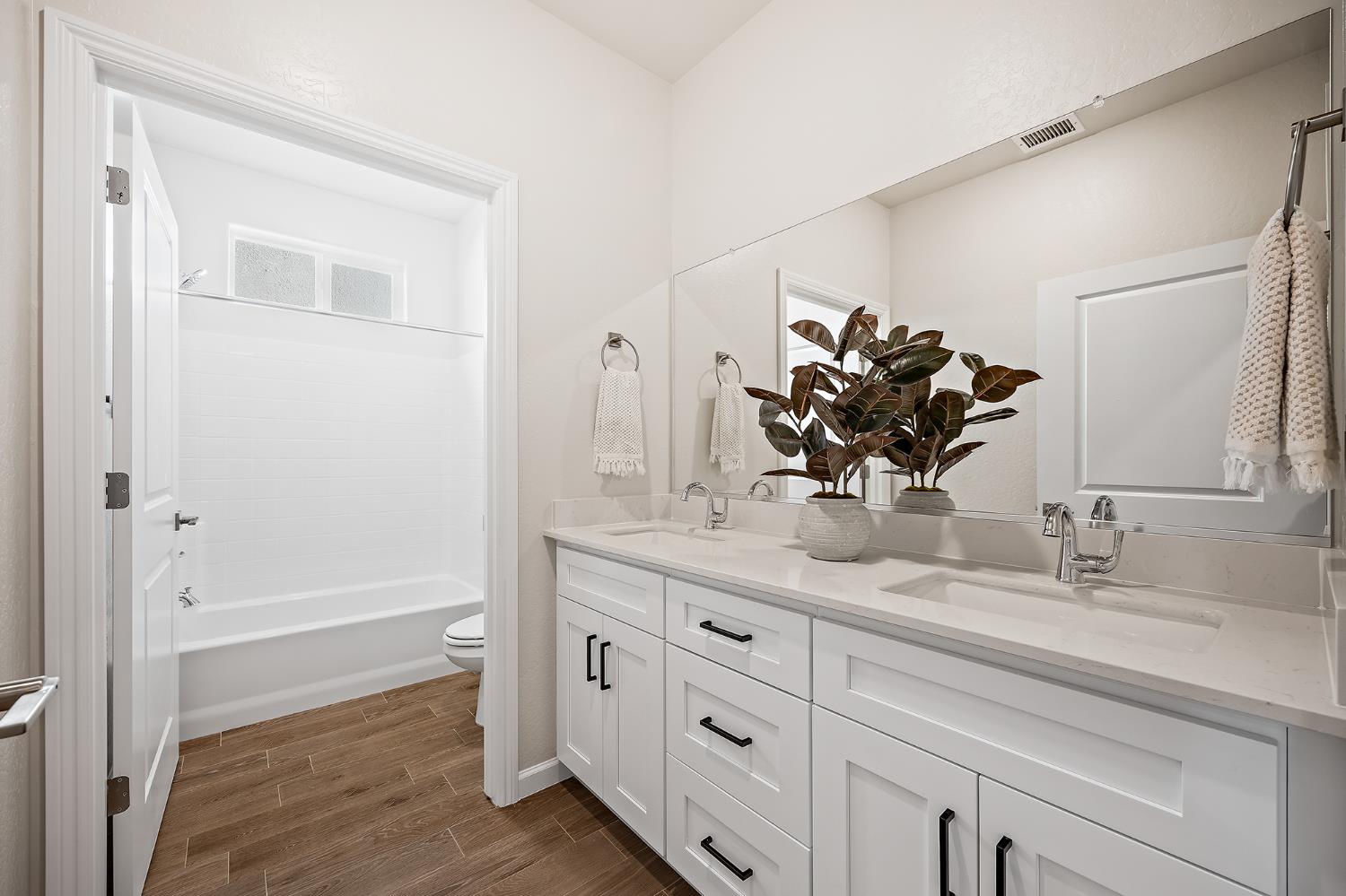 7138 W Ashcroft Avenue