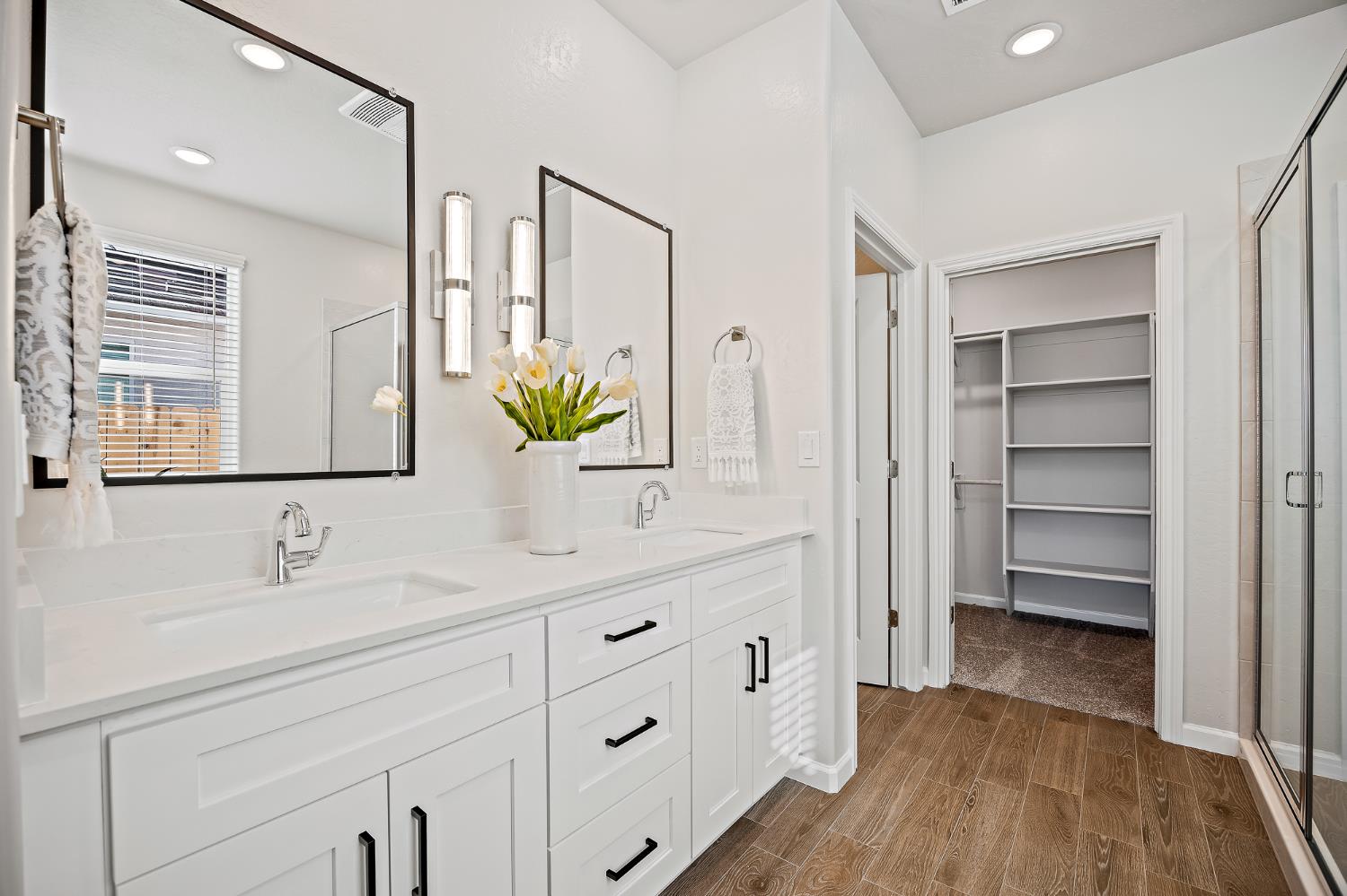 7138 W Ashcroft Avenue