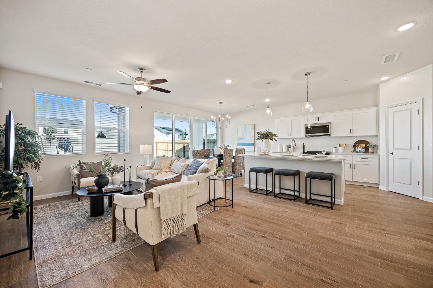 7138 W Ashcroft Avenue