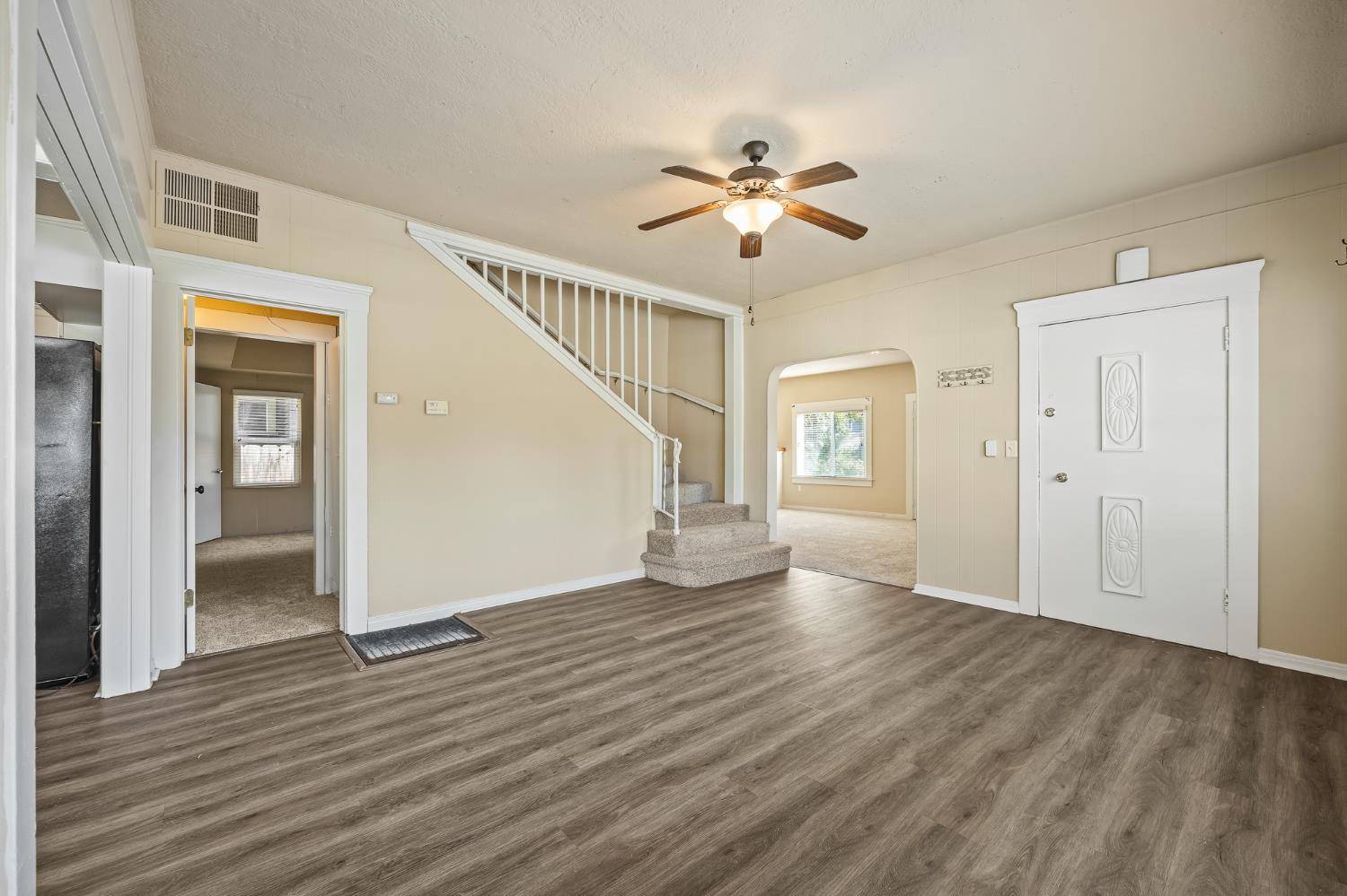 1105 E Bremer Avenue