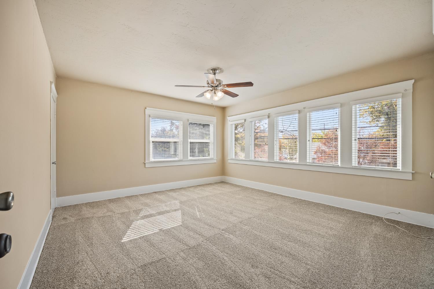 1105 E Bremer Avenue