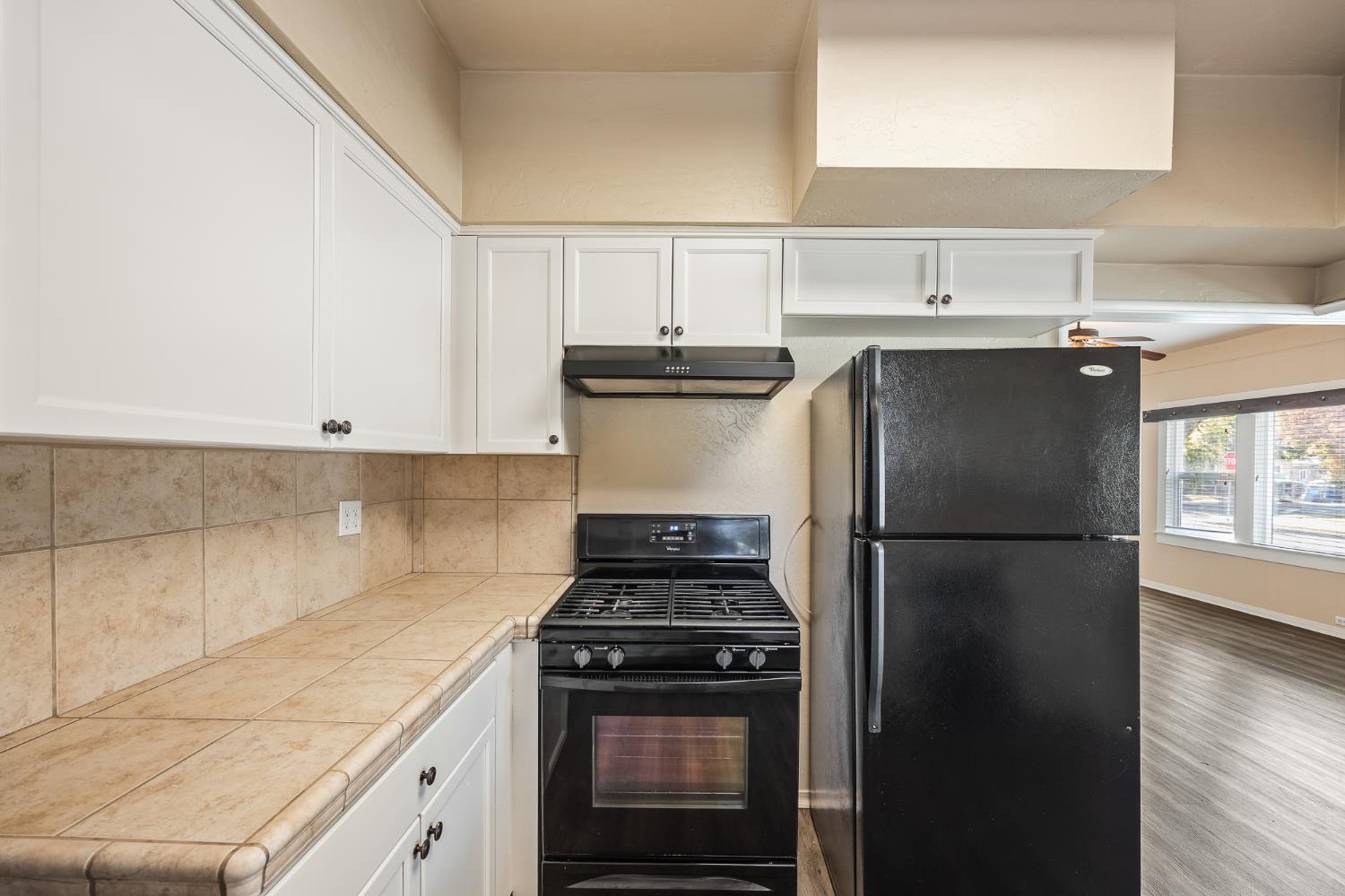 1105 E Bremer Avenue