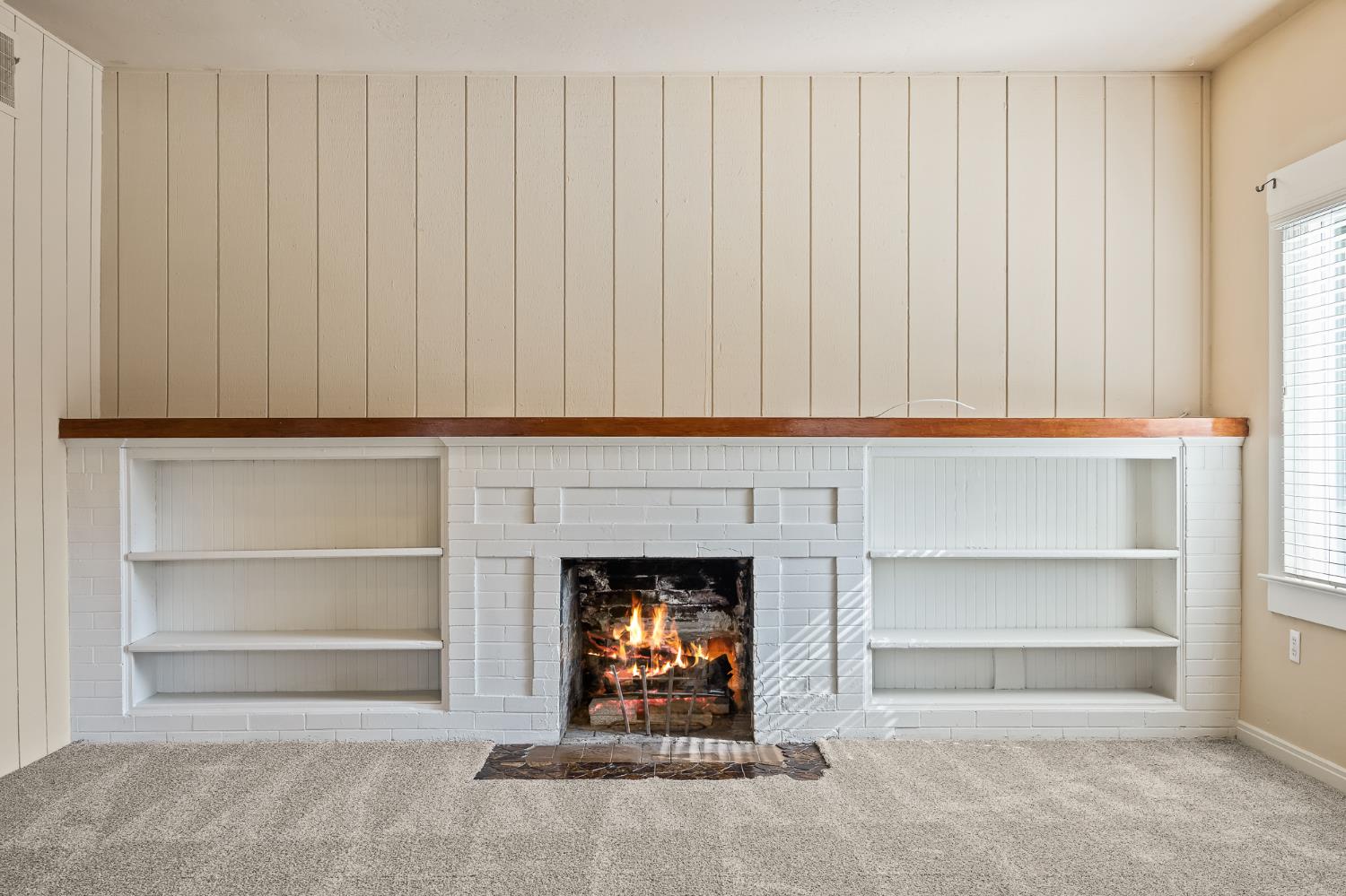 1105 E Bremer Avenue